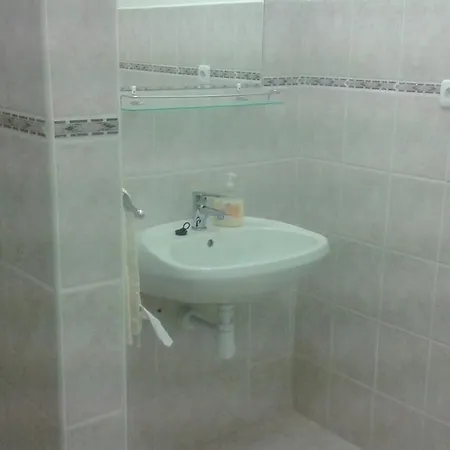 Zafir Panzio Es Etterem Bed and Breakfast